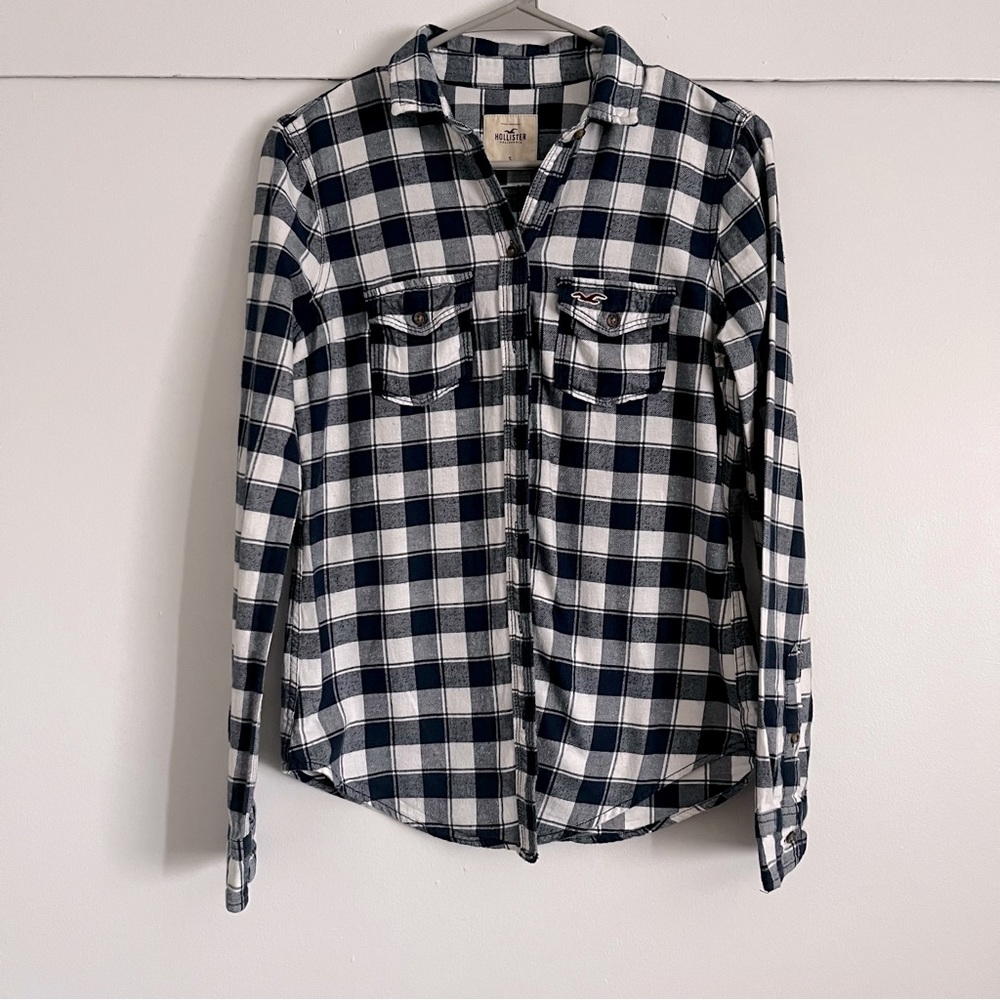 Hollister Womens Size S Navy Blue And White Plaid Long Sleeve Flannel